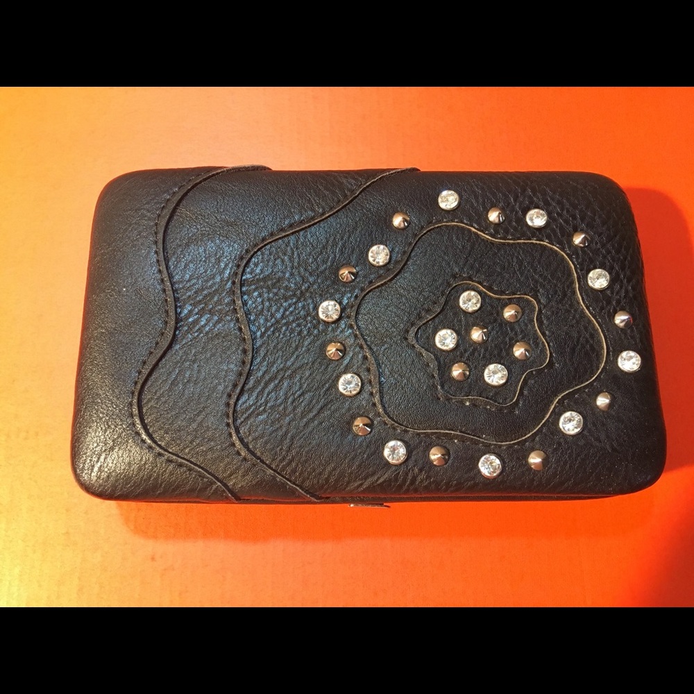 Woman’s Wallet- Black/ Silver- preowned